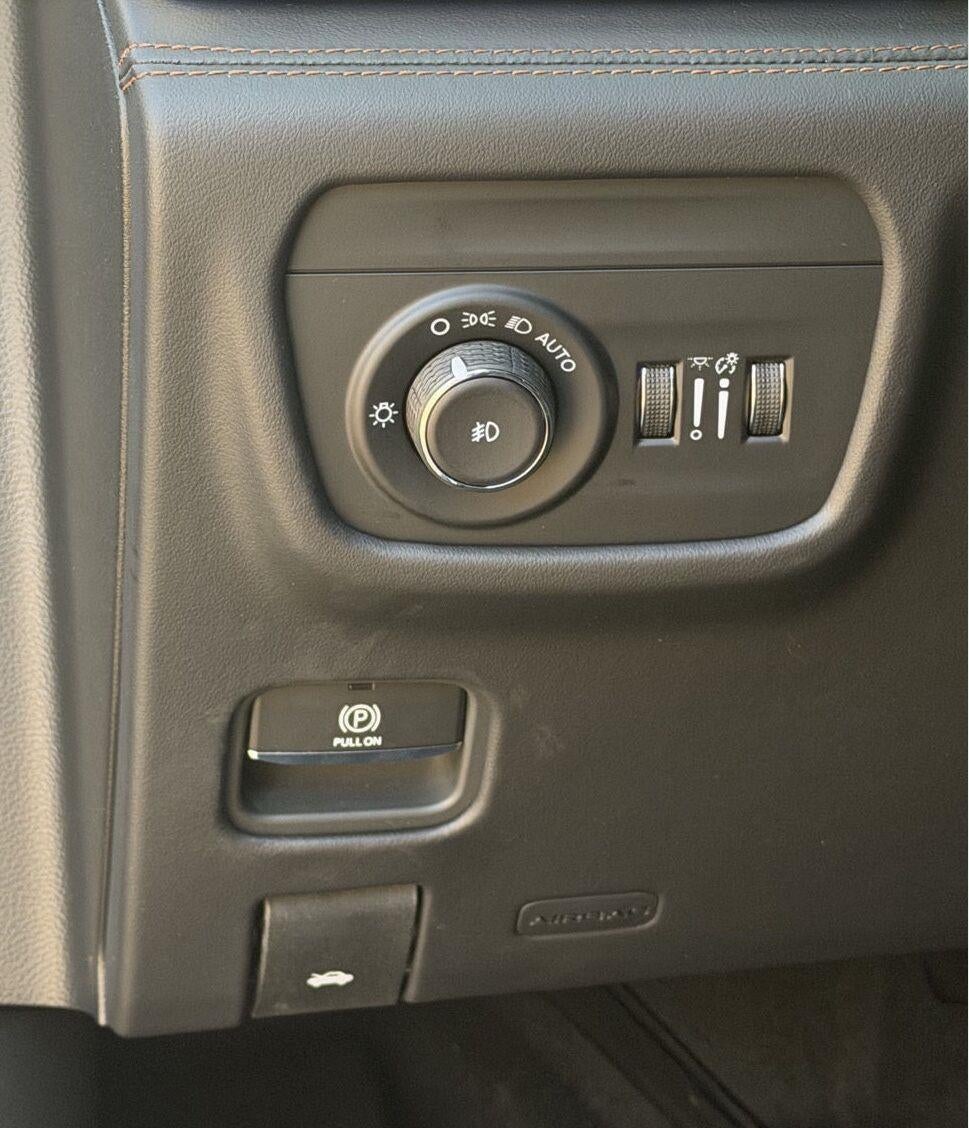 2027 Jeep Grand Cherokee GRAND CHEROKEE SUMMIT 4X4
