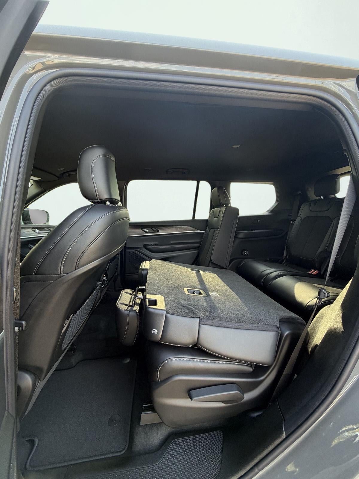 2027 Jeep Grand Cherokee GRAND CHEROKEE L LAREDO ALTITUDE 4X4