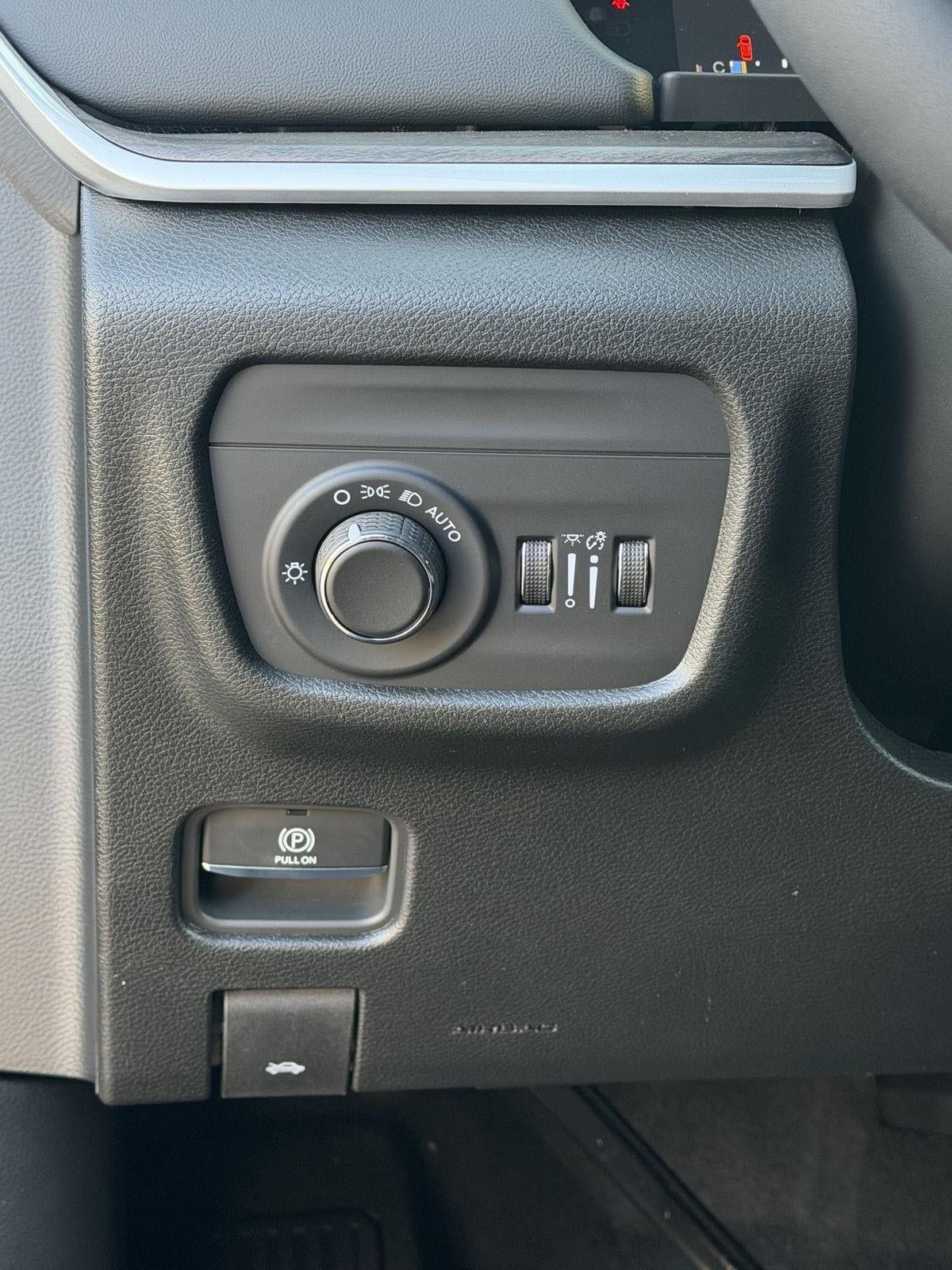 2027 Jeep Grand Cherokee GRAND CHEROKEE L LAREDO ALTITUDE 4X4