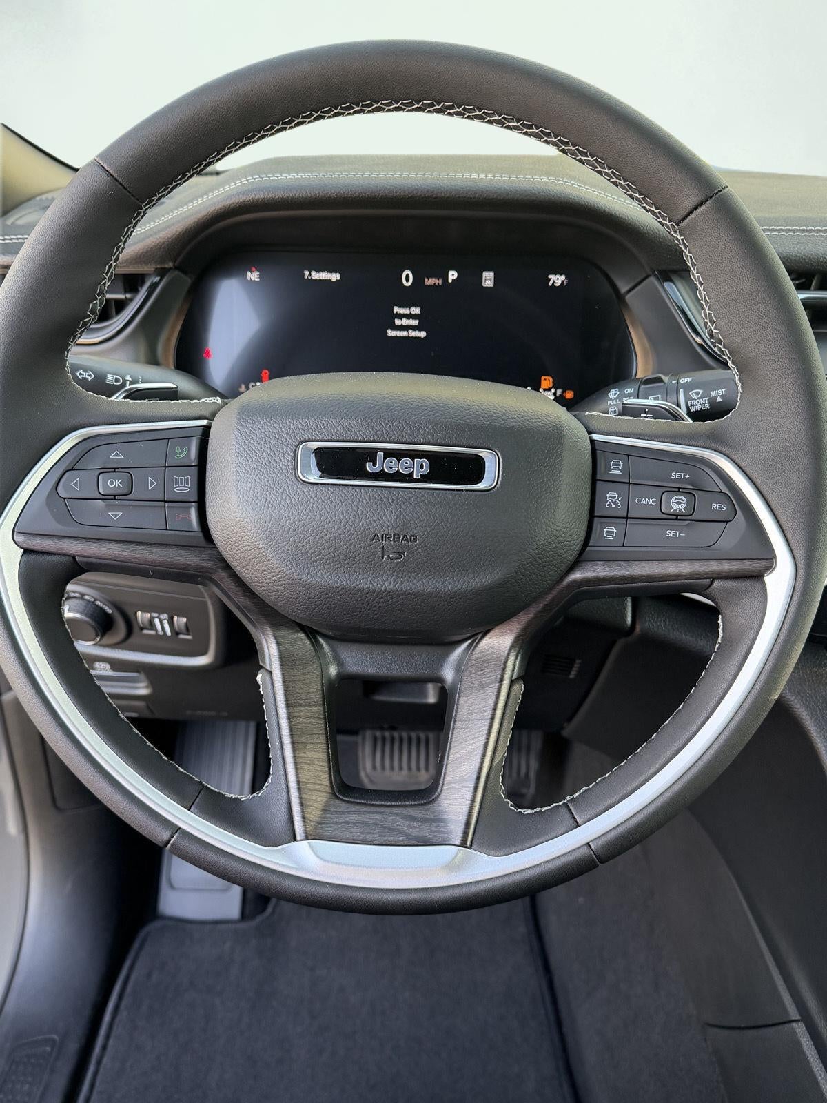 2027 Jeep Grand Cherokee GRAND CHEROKEE L LAREDO ALTITUDE 4X4