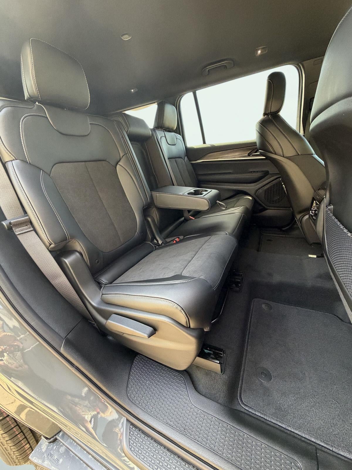 2027 Jeep Grand Cherokee GRAND CHEROKEE L LAREDO ALTITUDE 4X4
