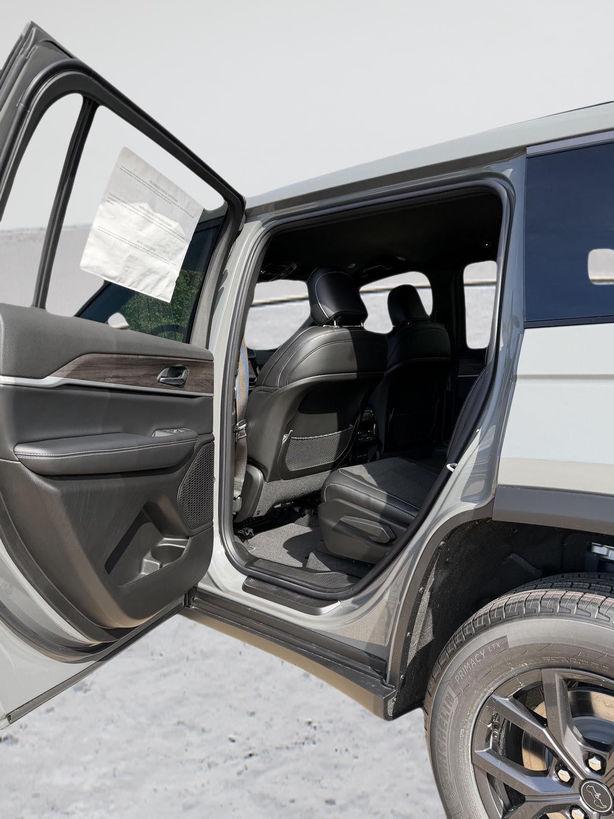 2027 Jeep Grand Cherokee GRAND CHEROKEE L LAREDO ALTITUDE 4X4