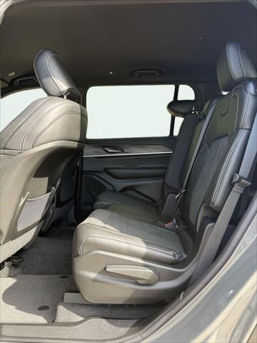 2027 Jeep Grand Cherokee GRAND CHEROKEE L LAREDO ALTITUDE 4X4