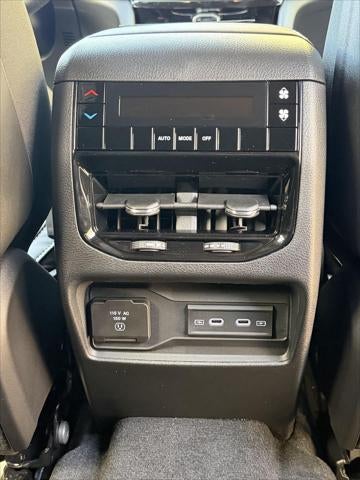 2027 Jeep Grand Cherokee GRAND CHEROKEE L LAREDO ALTITUDE 4X4