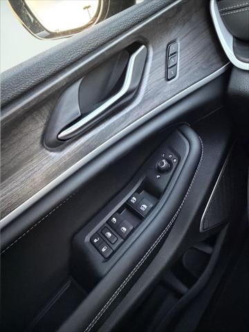 2027 Jeep Grand Cherokee GRAND CHEROKEE L LIMITED RESERVE 4X4
