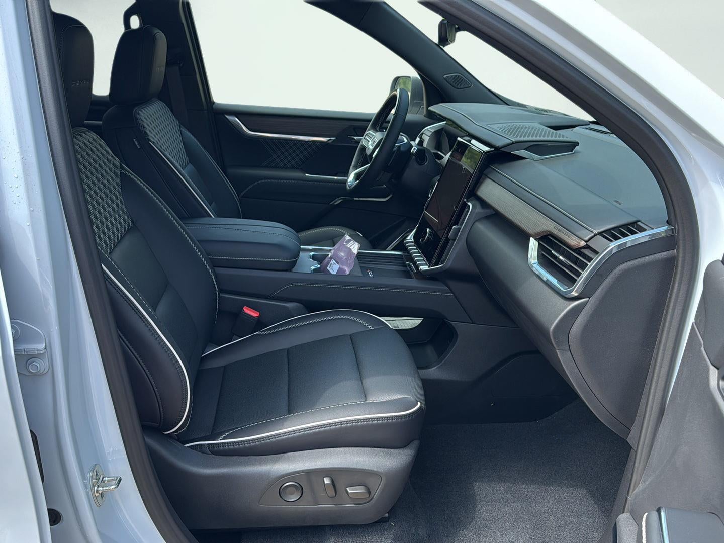 2026 GMC Acadia FWD Denali