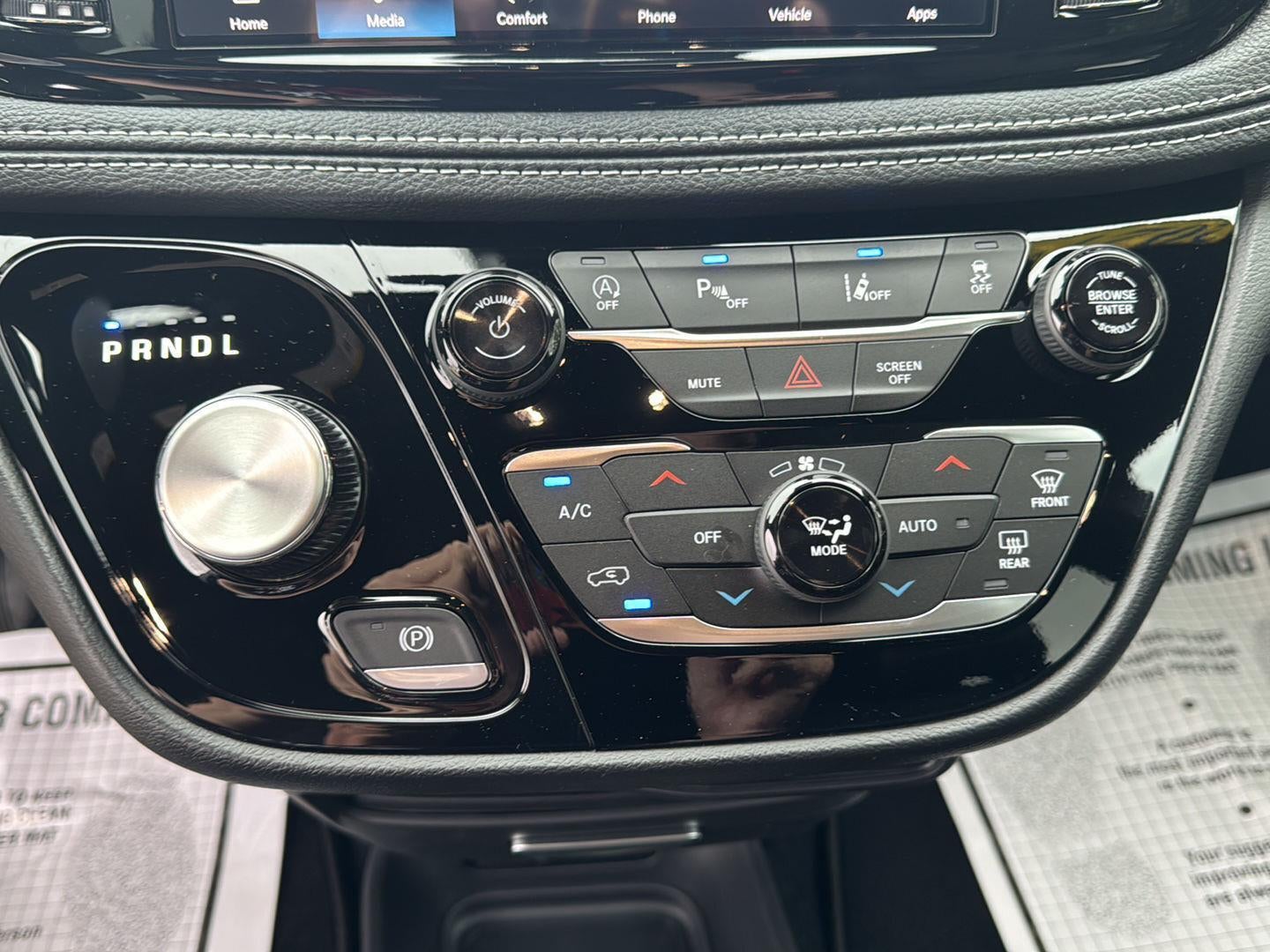 2027 Chrysler Pacifica Select