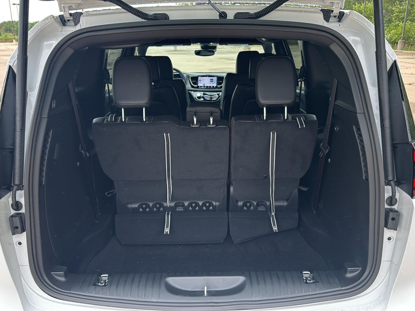2027 Chrysler Pacifica Select