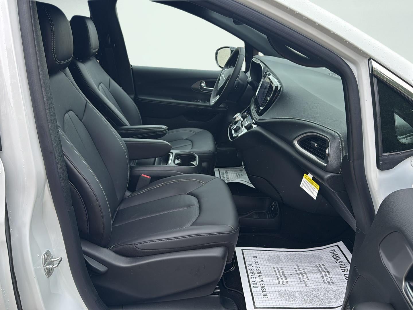 2027 Chrysler Pacifica Select