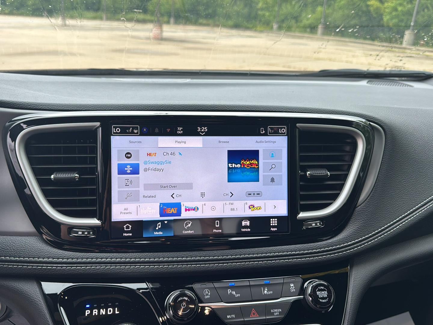 2027 Chrysler Pacifica Select