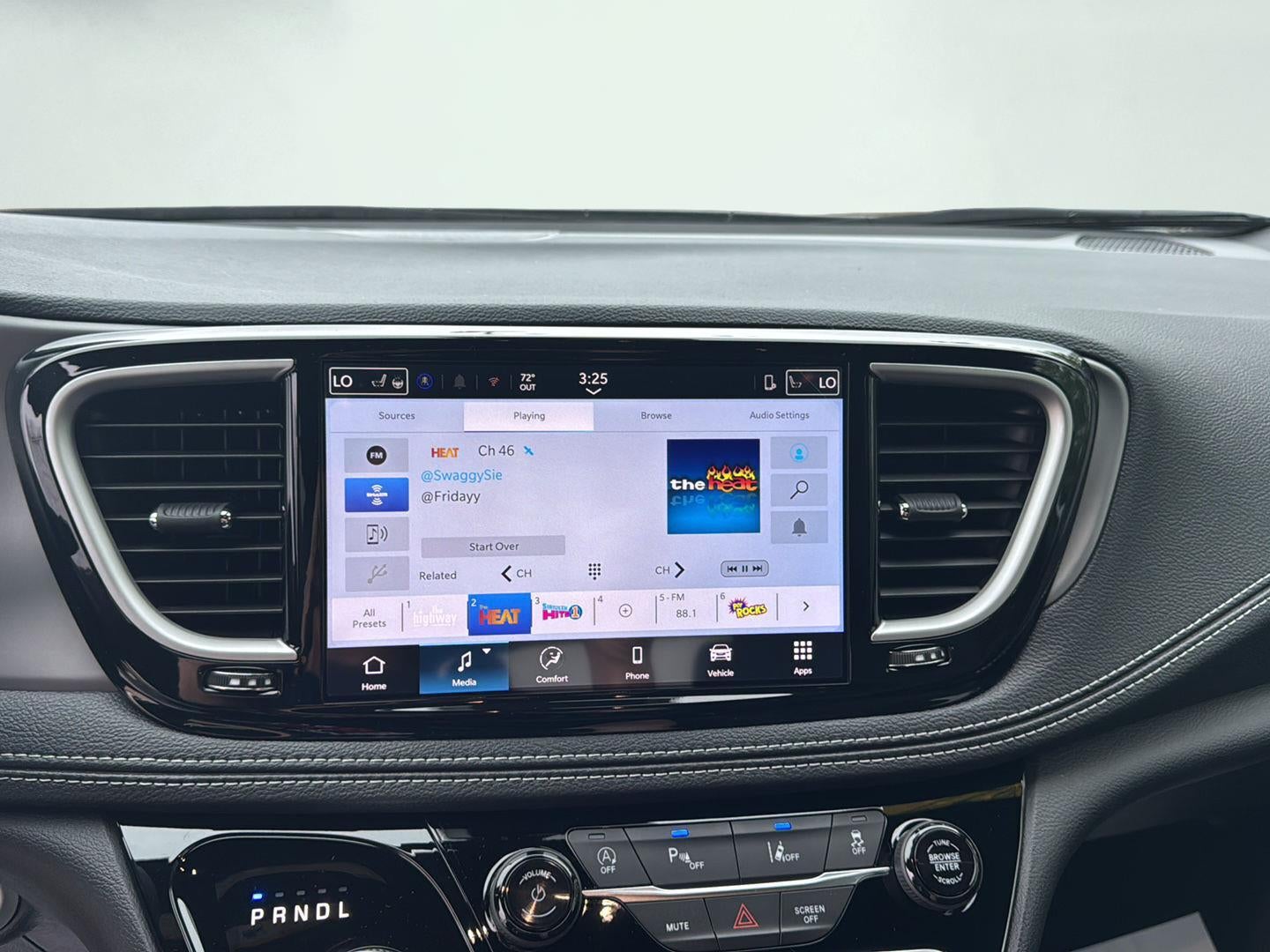 2027 Chrysler Pacifica Select
