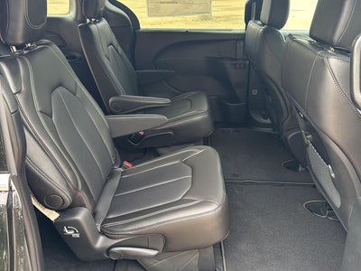 2027 Chrysler Pacifica PACIFICA SELECT