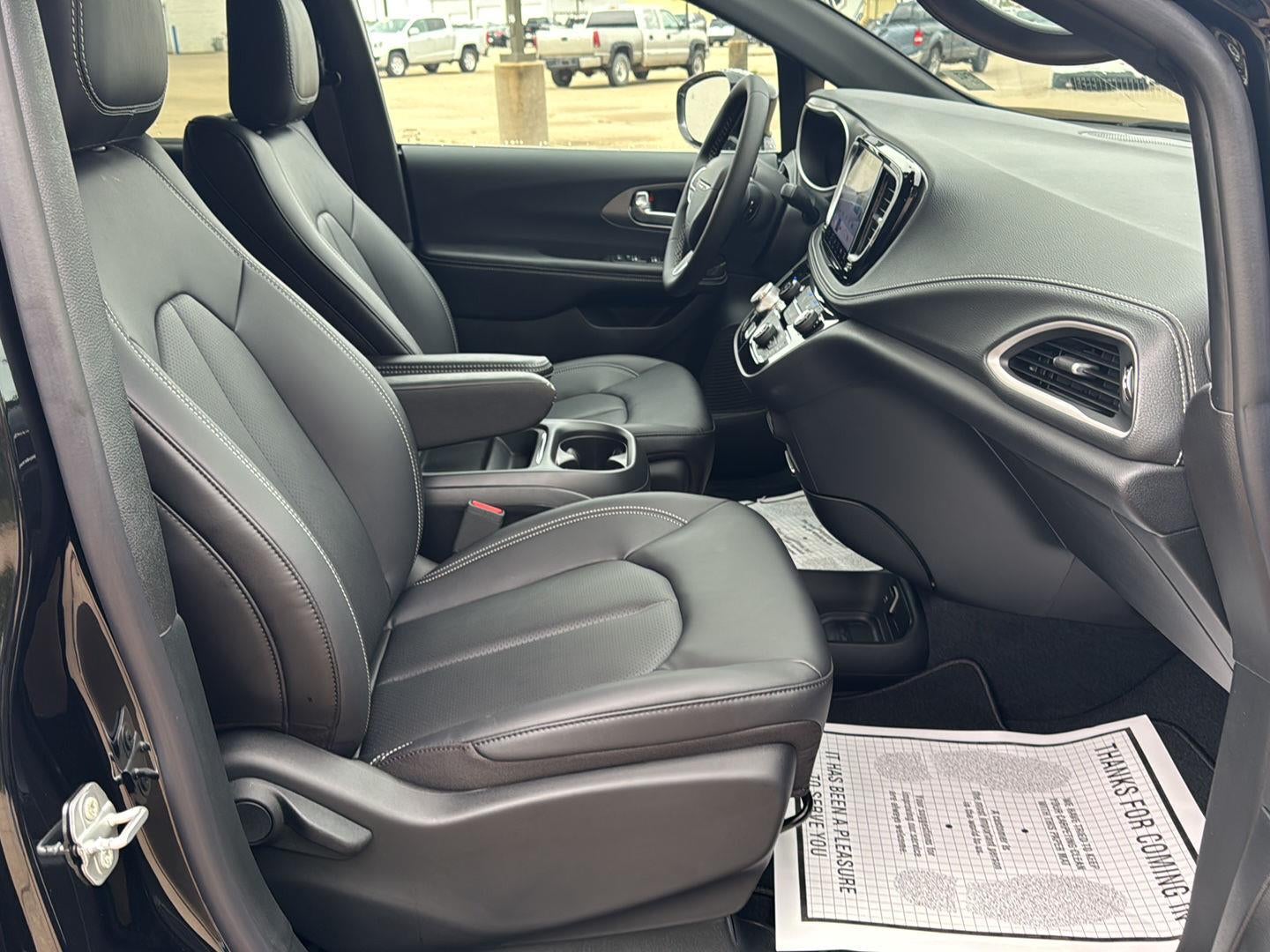 2027 Chrysler Pacifica PACIFICA SELECT
