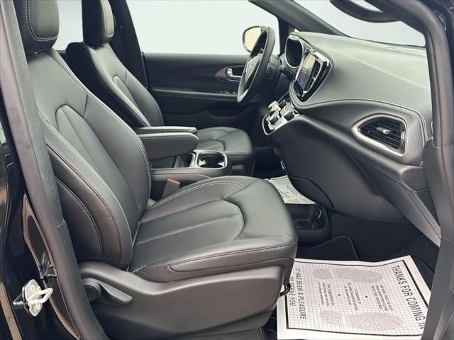 2027 Chrysler Pacifica PACIFICA SELECT
