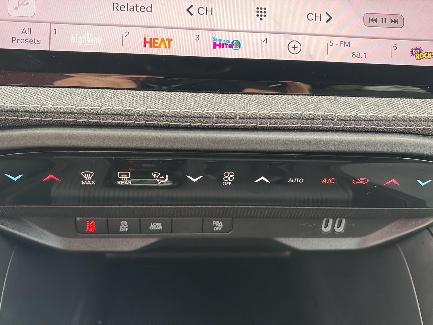 2026 Jeep Cherokee CHEROKEE LAREDO 4X4