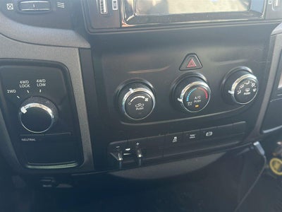 2018 RAM 2500 Tradesman Crew Cab 4x4 6'4' Box
